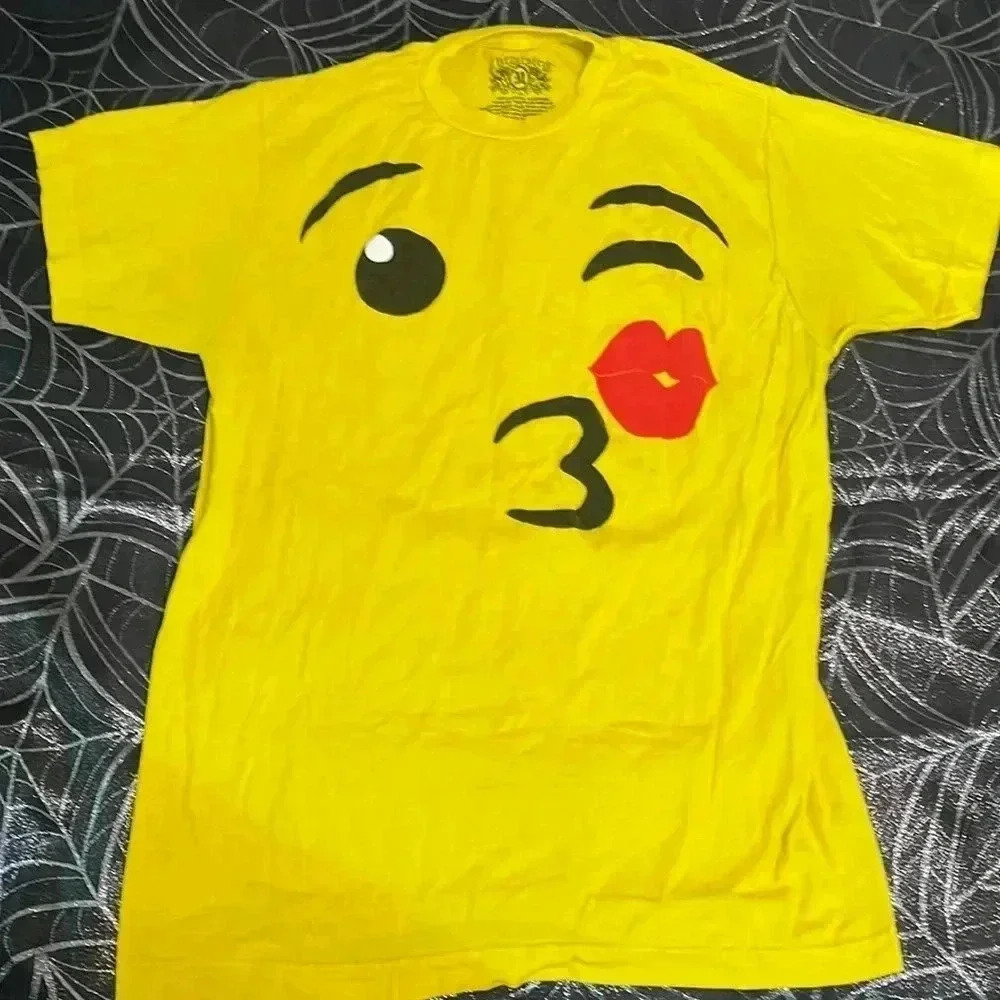 🧡 😘 emoji shirt